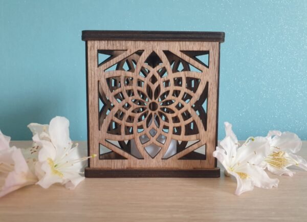 Photophore mandala en bois de noyer brut